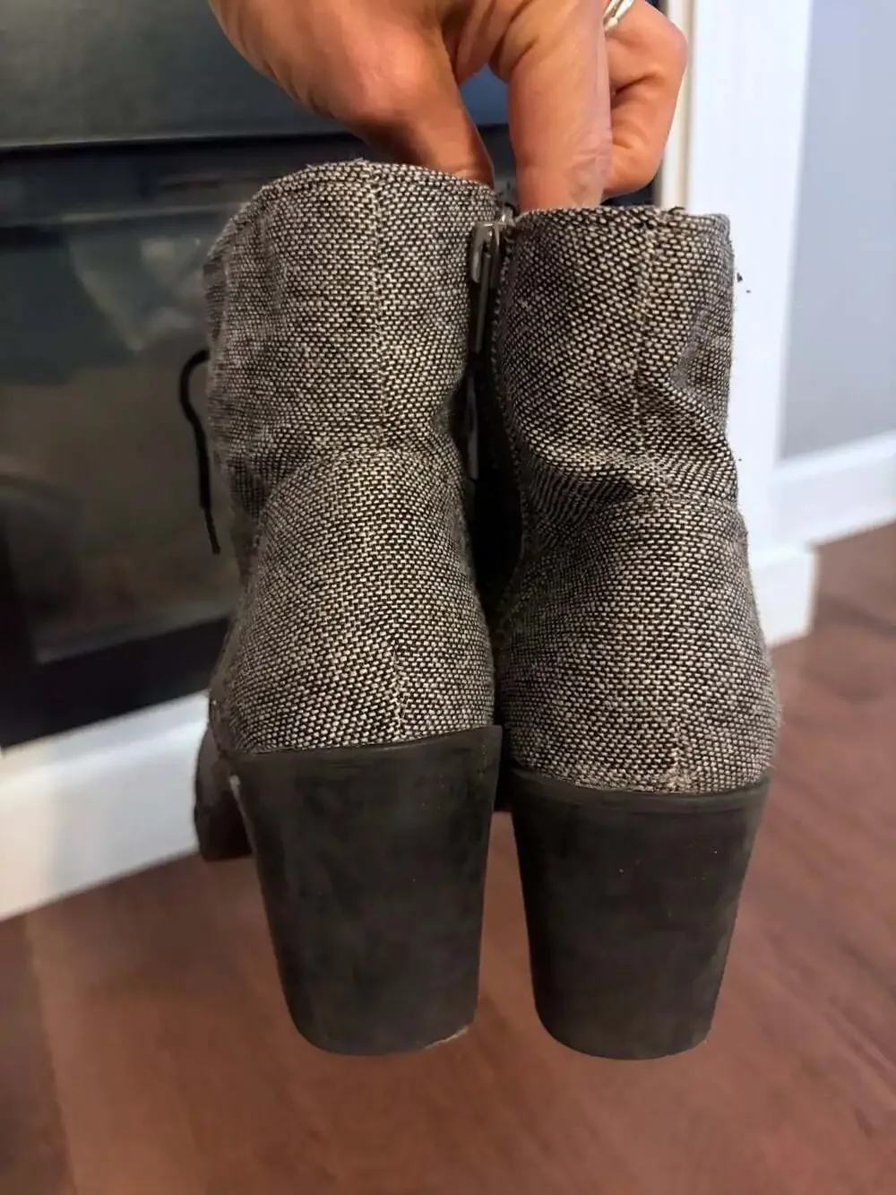 Metaphor Tinley Lace-Up Block Heel Ankle Boots in Gray & Black Fabric